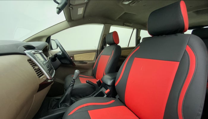 2015 Toyota Innova 2.5 VX 8 STR BS IV, Diesel, Manual, 1,54,935 km, Right Side Front Door Cabin