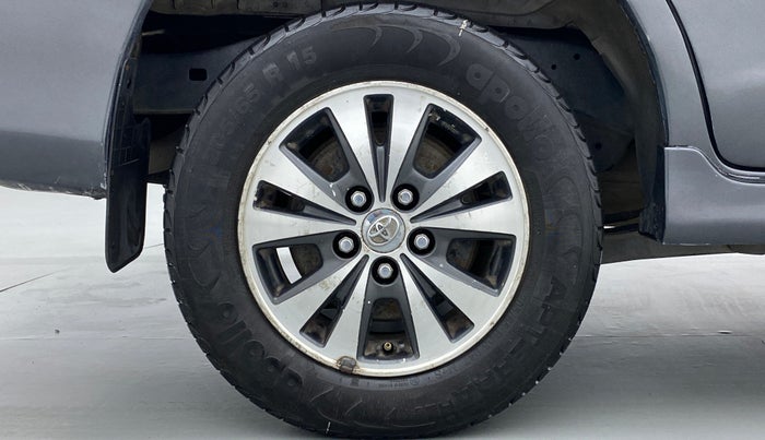 2015 Toyota Innova 2.5 VX 8 STR BS IV, Diesel, Manual, 1,54,935 km, Right Rear Wheel