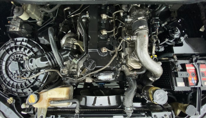2015 Toyota Innova 2.5 VX 8 STR BS IV, Diesel, Manual, 1,54,935 km, Open Bonet