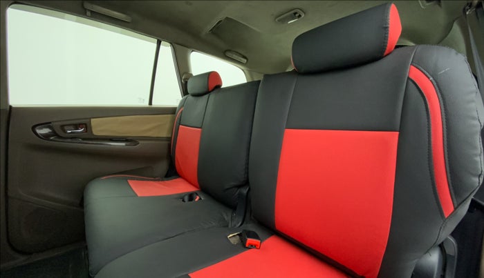 2015 Toyota Innova 2.5 VX 8 STR BS IV, Diesel, Manual, 1,54,935 km, Right Side Rear Door Cabin