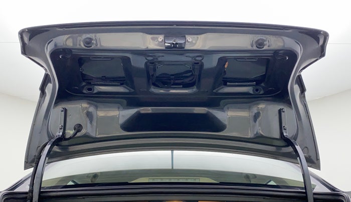 2017 Volkswagen Ameo HIGHLINE PLUS 1.5L AT 16 ALLOY, Diesel, Automatic, 46,741 km, Boot Door Open