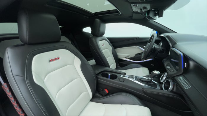 CHEVROLET CAMARO-Right Side Front Door Cabin View