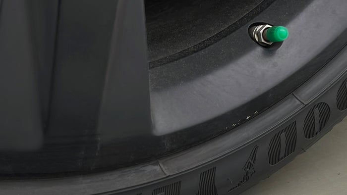 CHEVROLET CAMARO-Alloy Wheel LHS Front Scratch