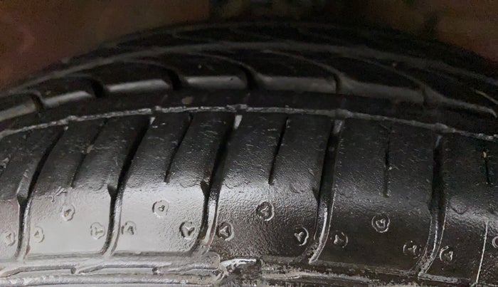 2015 Maruti Celerio VXI, Petrol, Manual, 63,820 km, Right Front Tyre Tread