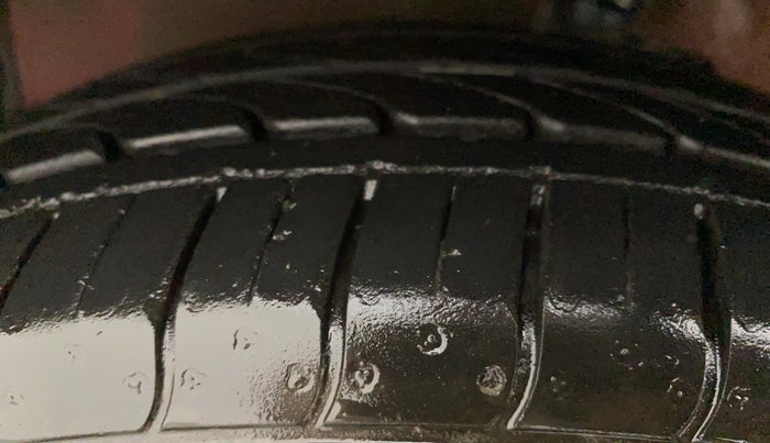 2015 Maruti Celerio VXI, Petrol, Manual, 63,820 km, Left Front Tyre Tread