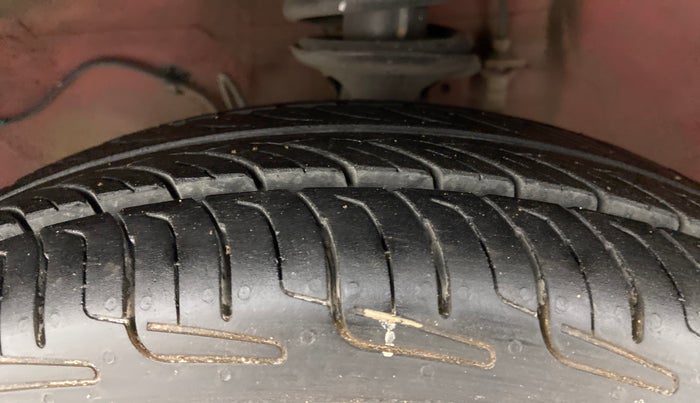 2019 Maruti Alto LXI CNG, CNG, Manual, 73,117 km, Left Front Tyre Tread