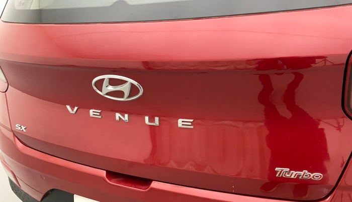 2021 Hyundai VENUE SX 1.0 TURBO, Petrol, Manual, 26,565 km, Dicky (Boot door) - Slightly dented