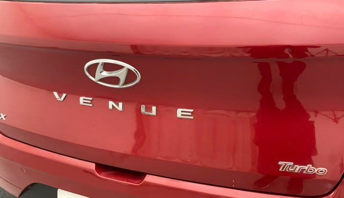 2021 Hyundai VENUE SX 1.0 TURBO, Petrol, Manual, 26,565 km, Dicky (Boot door) - Minor scratches