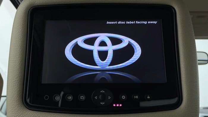 TOYOTA FORTUNER-Display Screen For Rear Passengers