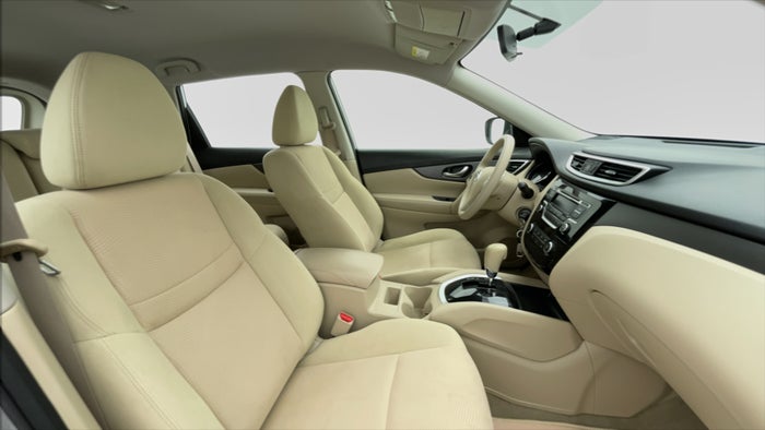 NISSAN X TRAIL-Right Side Front Door Cabin View