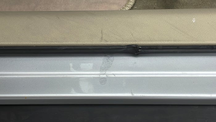 NISSAN X TRAIL-Running Board LHS Scratch