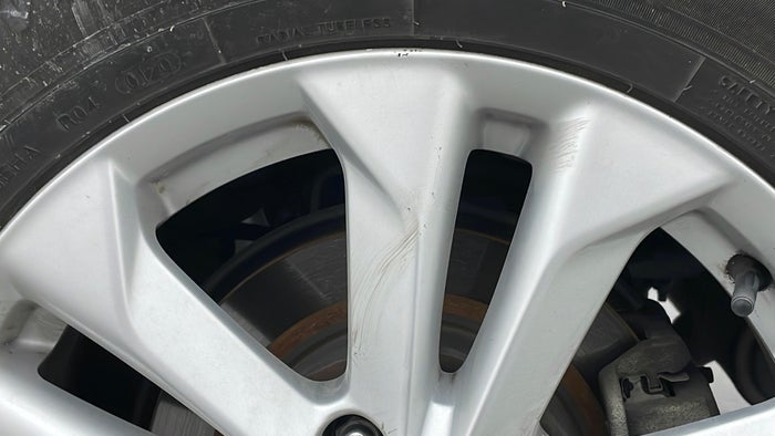 NISSAN X TRAIL-Alloy Wheel LHS Rear Scratch