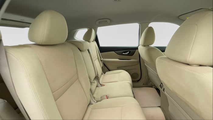 NISSAN X TRAIL-Right Side Door Cabin View