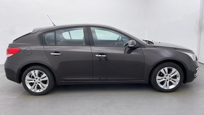 CHEVROLET CRUZE-Right Side View