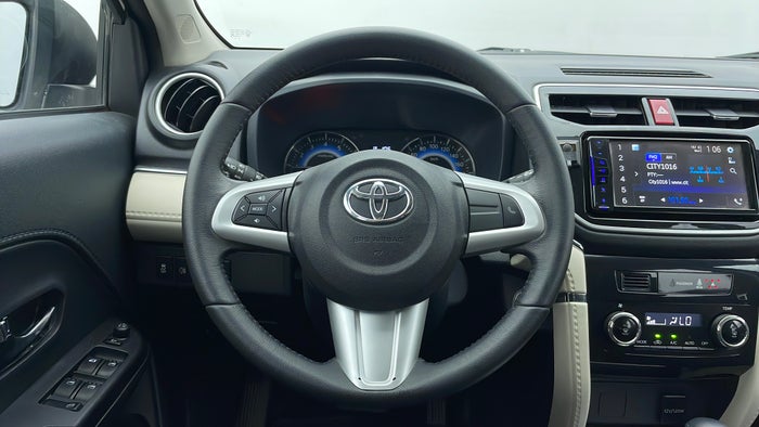 TOYOTA RUSH-Steering Wheel Close-up