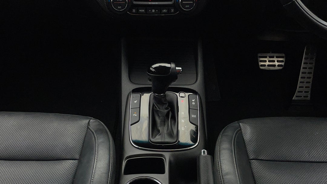 2017 Kia Cerato Sli, Automatic, 64685 km, Gear Lever 