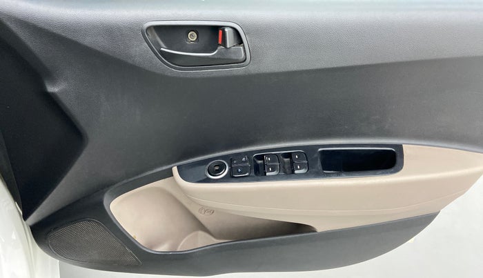 2015 Hyundai Grand i10 MAGNA 1.1 CRDI, Diesel, Manual, 1,11,438 km, Driver Side Door Panels Control