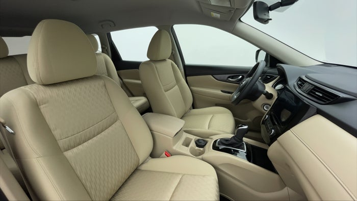 NISSAN X TRAIL-Right Side Front Door Cabin View