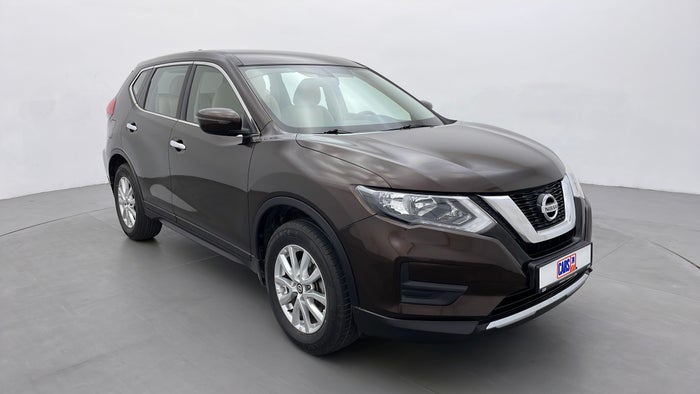 NISSAN X TRAIL-Right Front Diagonal (45- Degree) View