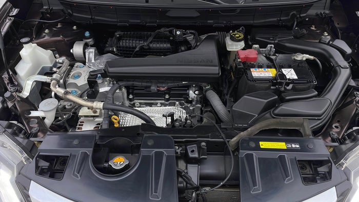 NISSAN X TRAIL-Engine Bonet View