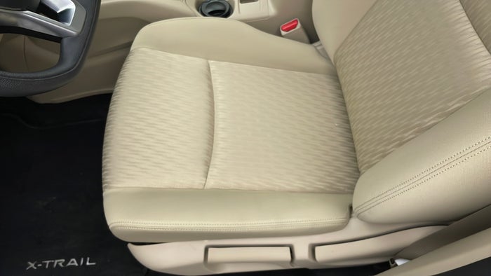 NISSAN X TRAIL-Seat LHS Front Depressed/Pressure Mark
