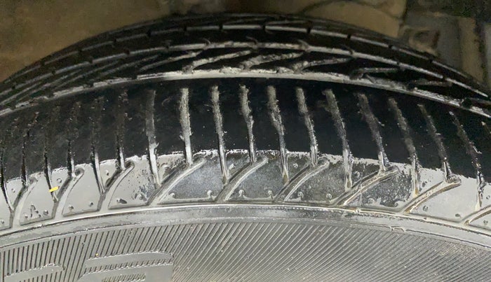 2015 Maruti Ciaz ZXI, Petrol, Manual, 75,992 km, Right Front Tyre Tread