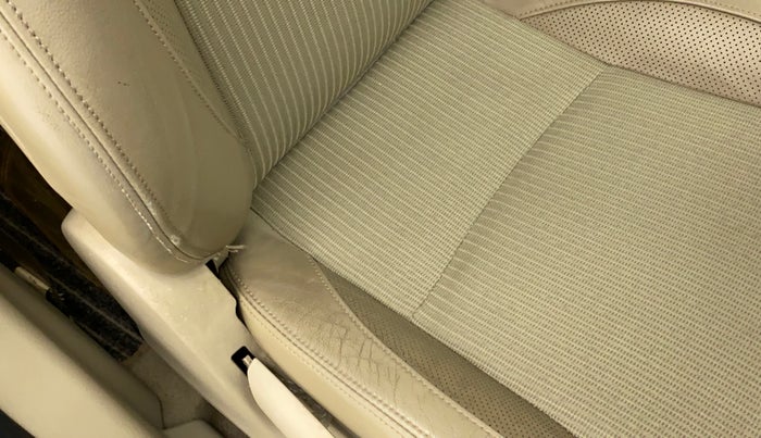 2015 Maruti Ciaz ZXI, Petrol, Manual, 75,992 km, Driver seat - Cover slightly torn