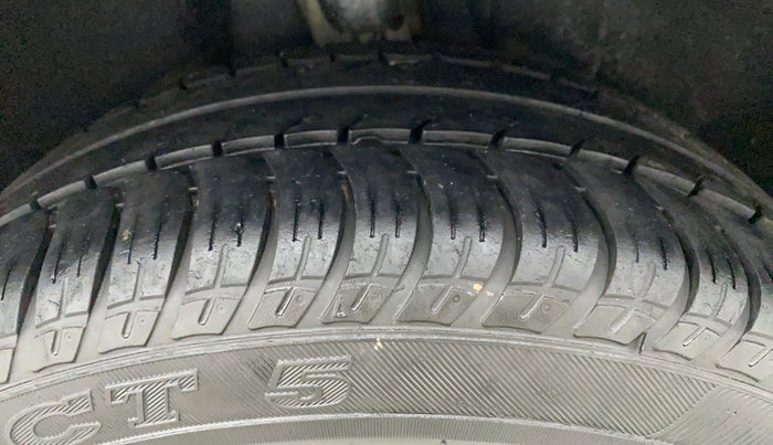 2014 Volkswagen Jetta COMFORTLINE TSI, Petrol, Manual, 66,860 km, Left Rear Tyre Tread