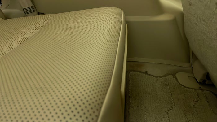 TOYOTA PRADO-Flooring Stain