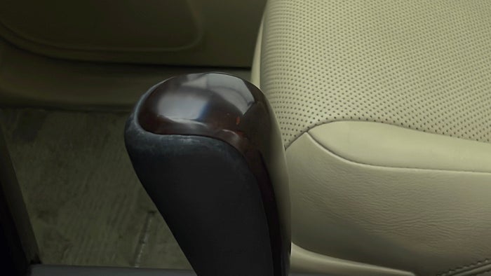 TOYOTA PRADO-Gear lever Knob Scratch