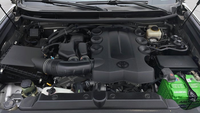 TOYOTA PRADO-Engine Bonet View