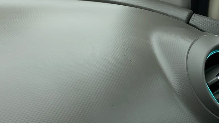 RENAULT CAPTUR-Dashboard Trim Scratch
