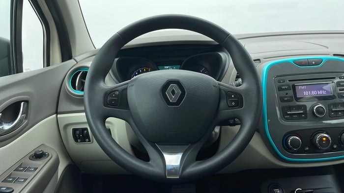 RENAULT CAPTUR-Steering Wheel Close-up