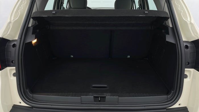 RENAULT CAPTUR-Boot Inside View