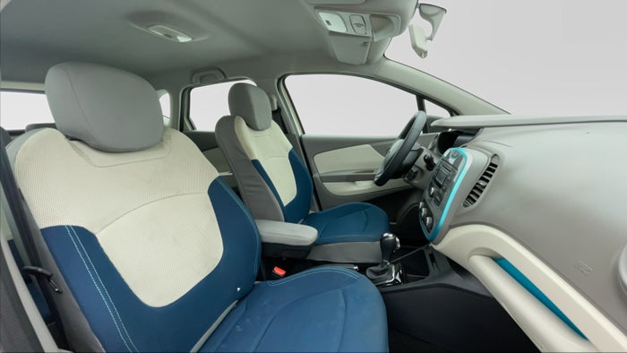 RENAULT CAPTUR-Right Side Front Door Cabin View