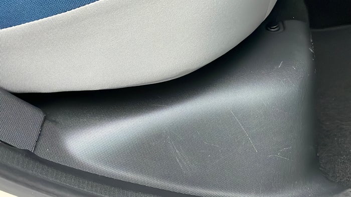 RENAULT CAPTUR-Seat 2nd row RHS Scratch