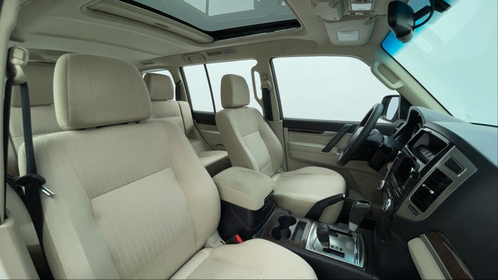 MITSUBISHI PAJERO-Right Side Front Door Cabin View
