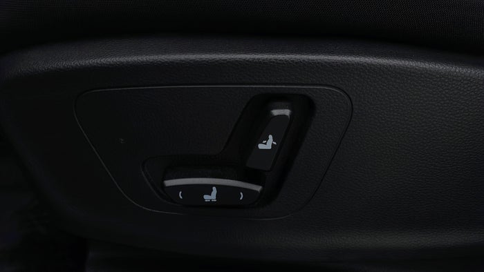 CHEVROLET CAPTIVA-Driver Side Adjustment Panel