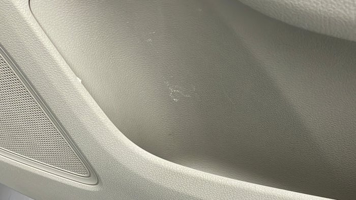 MG RX5-Door Interior RHS front Scratch