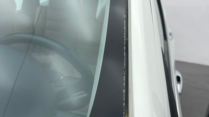 MITSUBISHI MONTERO SPORT-Windshield Front Spots