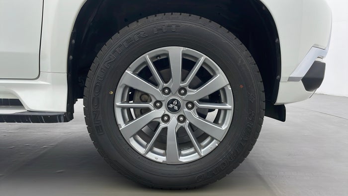 MITSUBISHI MONTERO SPORT-Right Front Tyre