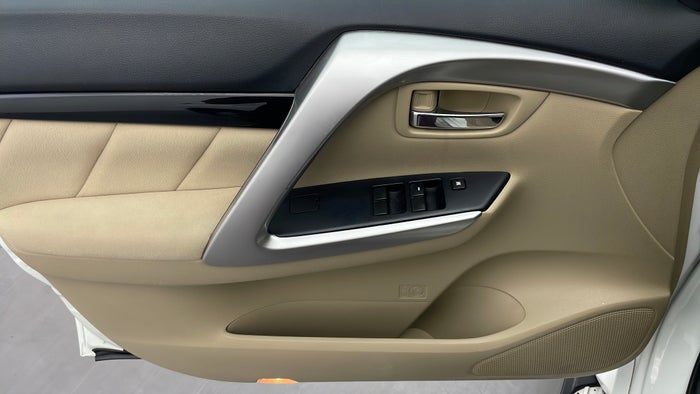 MITSUBISHI MONTERO SPORT-Driver Side Door Panels Controls