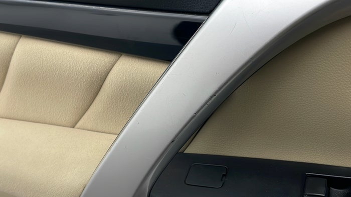 MITSUBISHI MONTERO SPORT-Door Interior LHS front Scratch