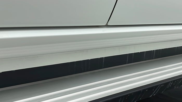MITSUBISHI MONTERO SPORT-Running Board RHS Scratch