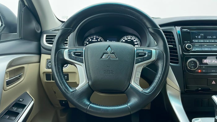 MITSUBISHI MONTERO SPORT-Steering Wheel Close-up