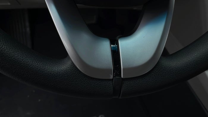 HYUNDAI ELANTRA-Steering Wheel Trim Scratch