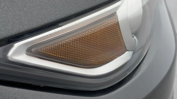 FORD MUSTANG-Head Light RHS Scratch