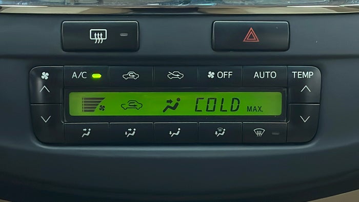 TOYOTA FORTUNER-Automatic Climate Control