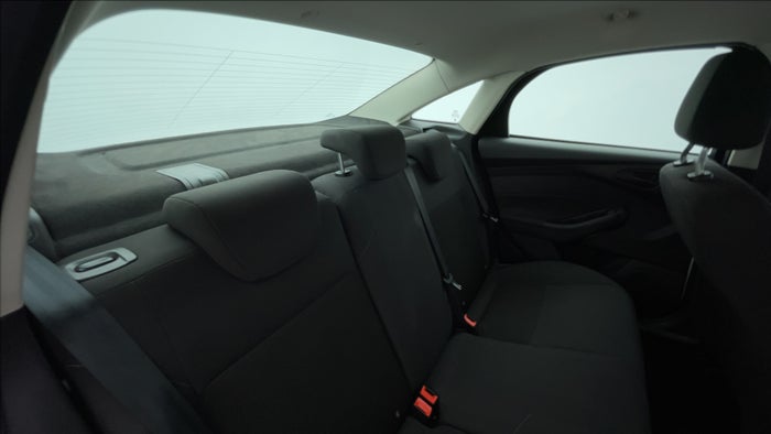 FORD FOCUS-Right Side Door Cabin View