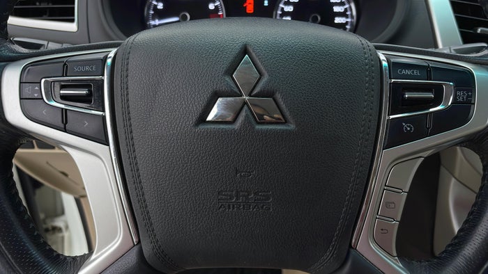 MITSUBISHI MONTERO SPORT-Drivers Control